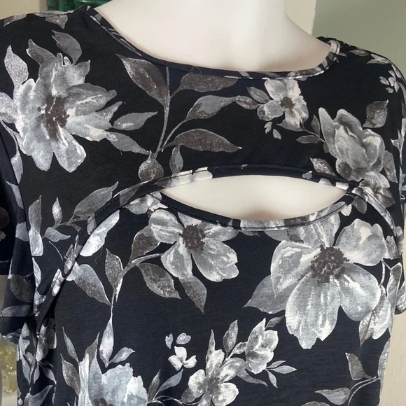 NWOT Floral Black Gray Long Tunic Blouse Shirt Top Heimish Cutout Flutter Sleeve - Picture 5 of 9